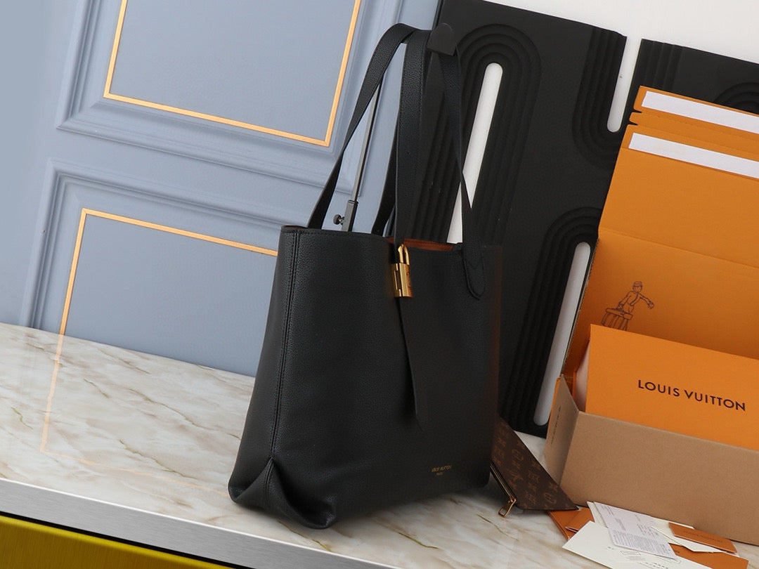 Black Lock Tote