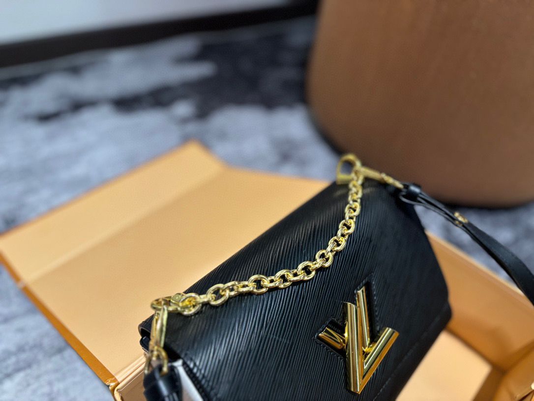 Twist Crossbody