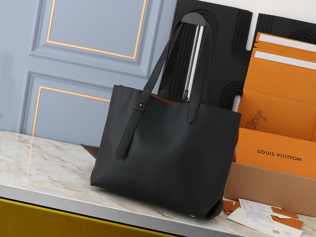 Black Lock Tote