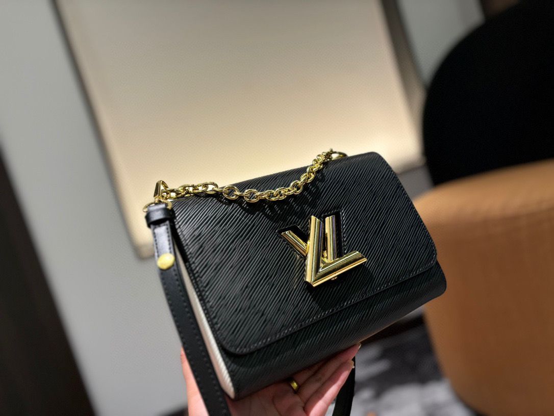 Twist Crossbody