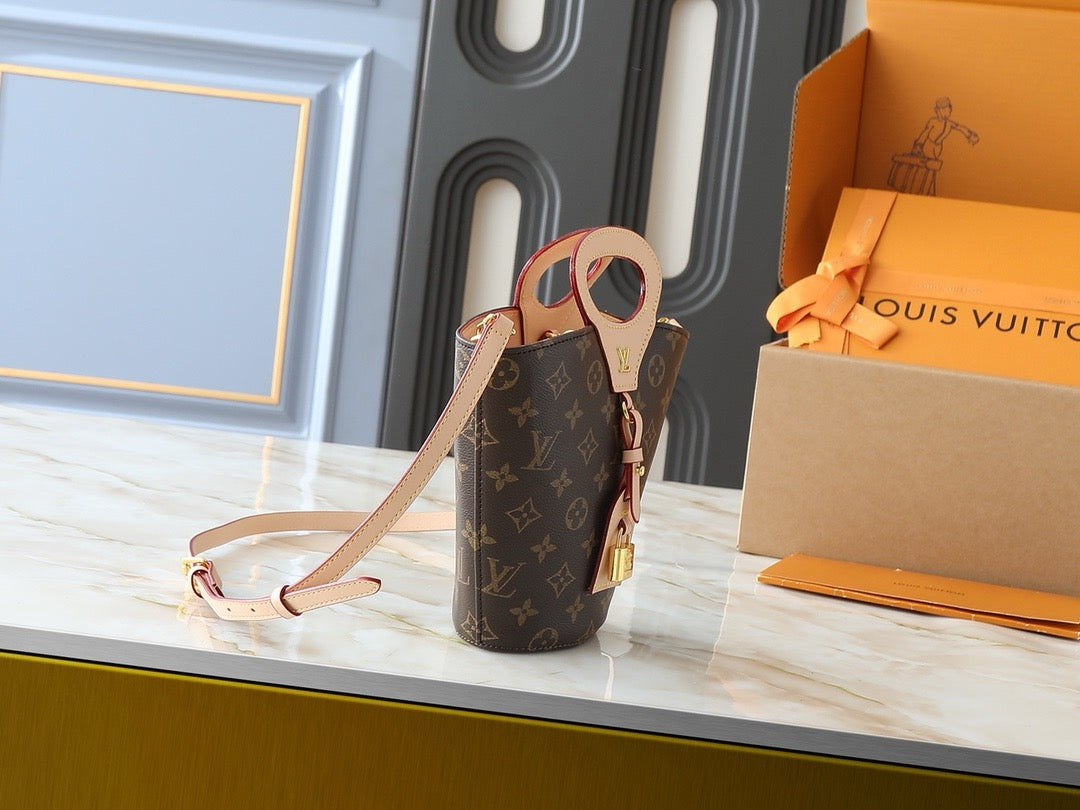BB Bucket Bag