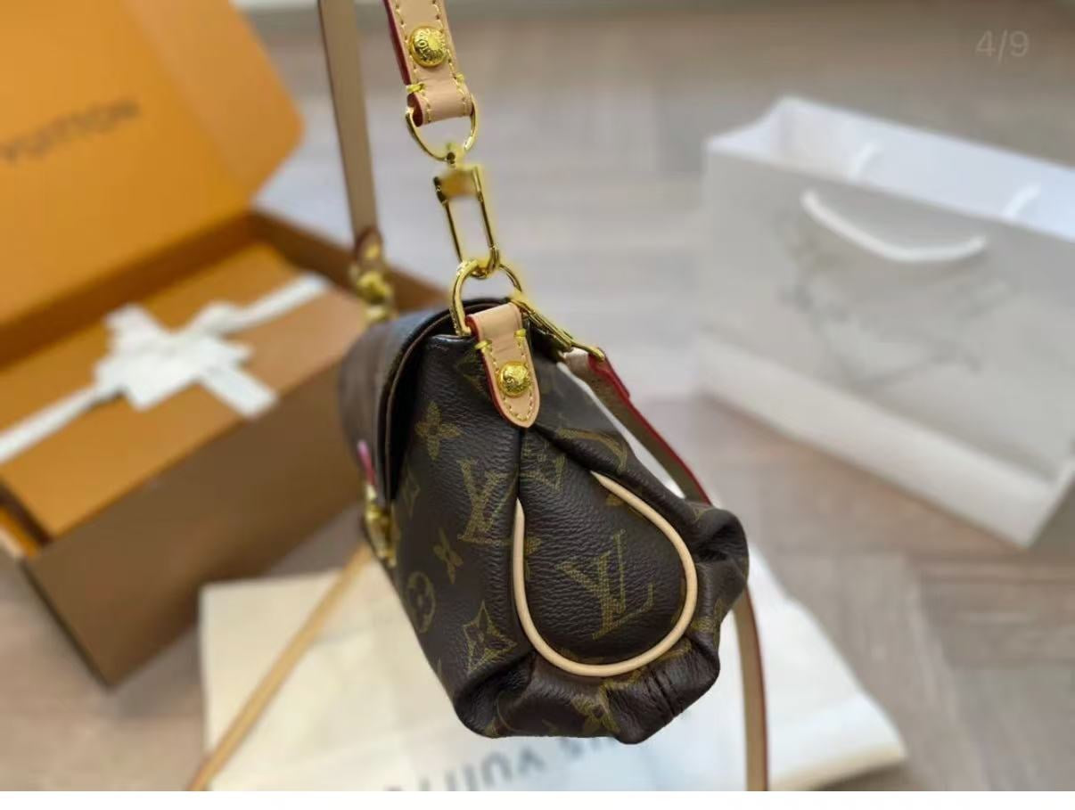 Mono crossbody