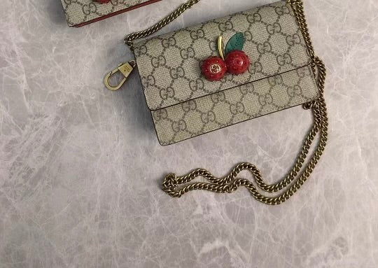 Crossbody Classic print with Cherry