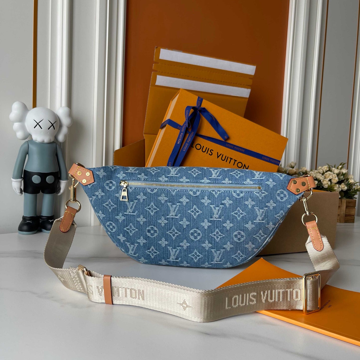 Light Wash Denim Fanny