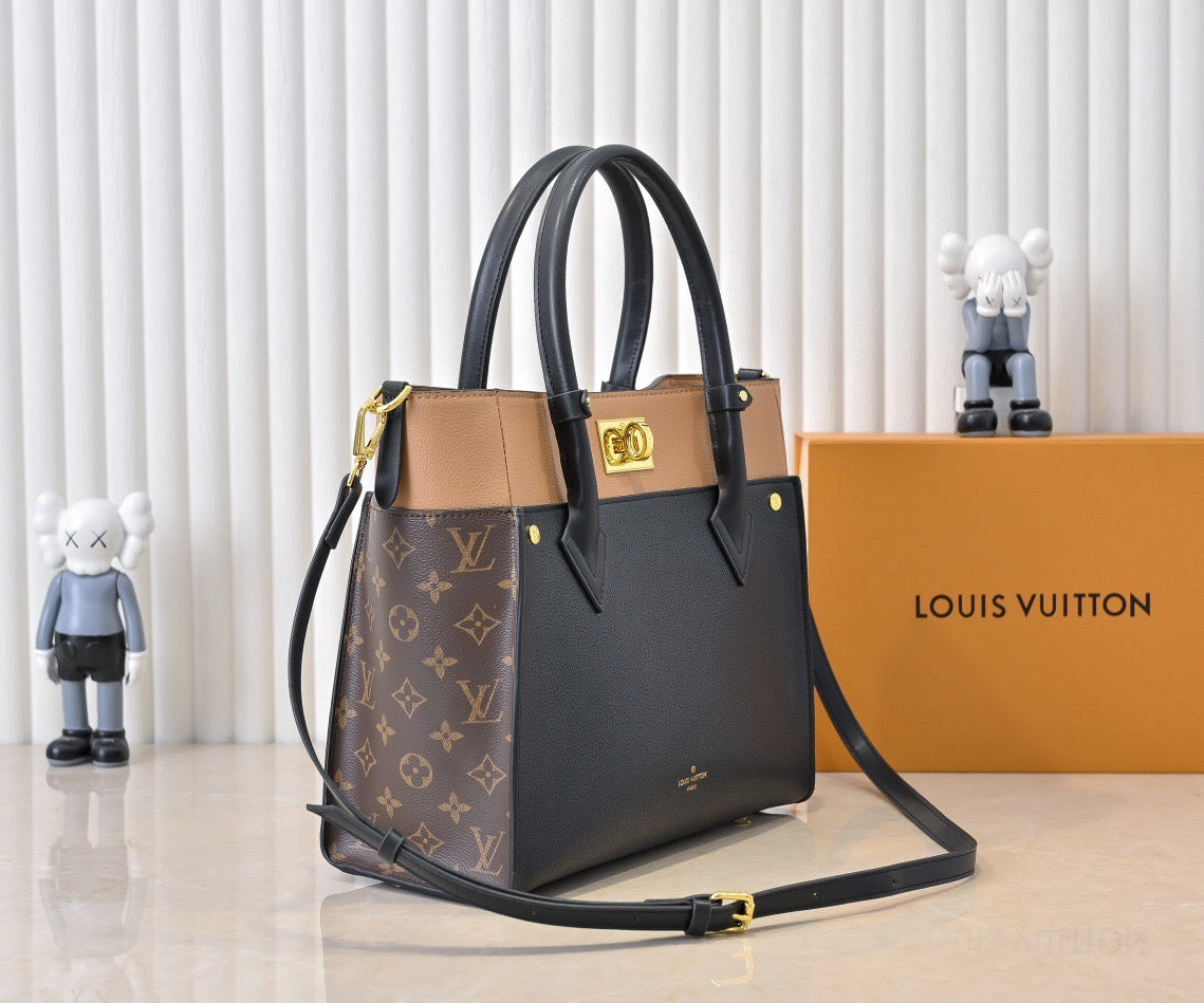 On My Side Tote