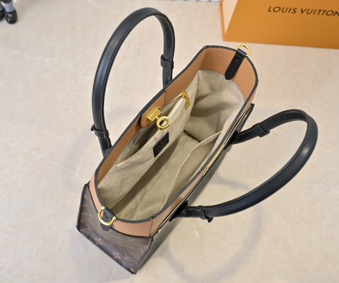 On My Side Tote