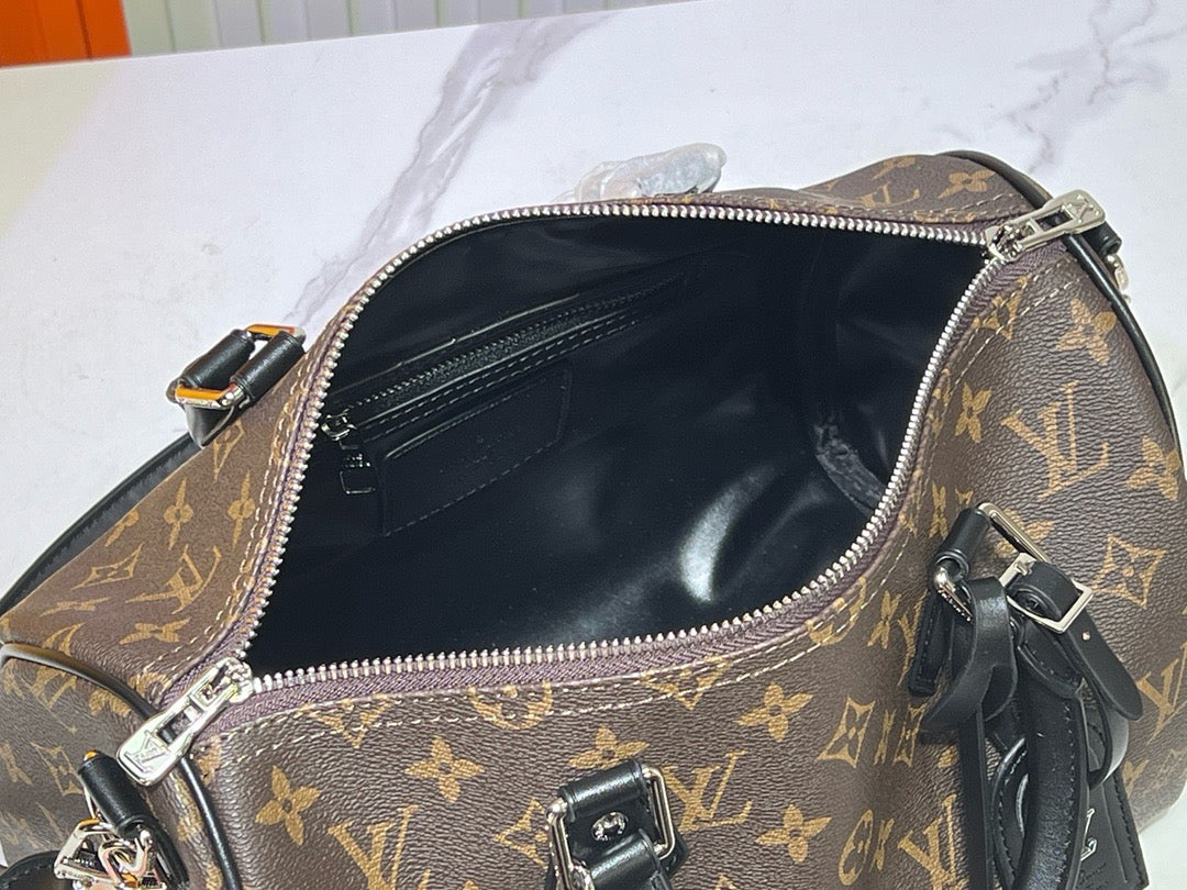 Mono and Black Speedy
