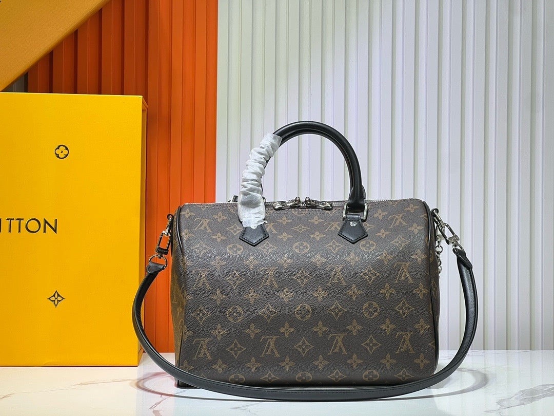 Mono and Black Speedy