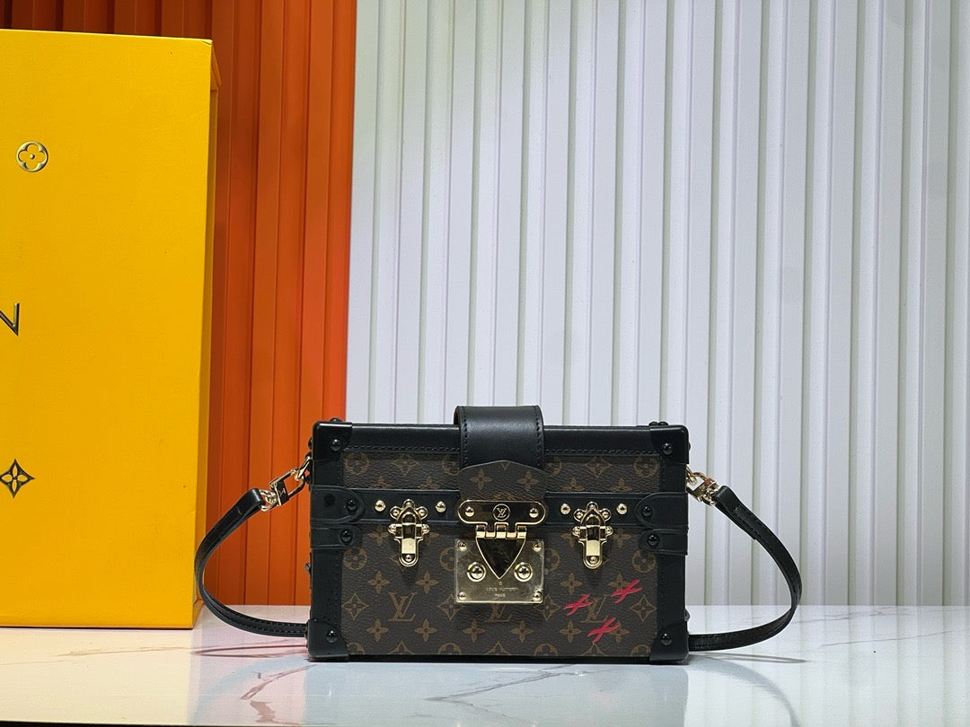 Mono Trunk Crossbody