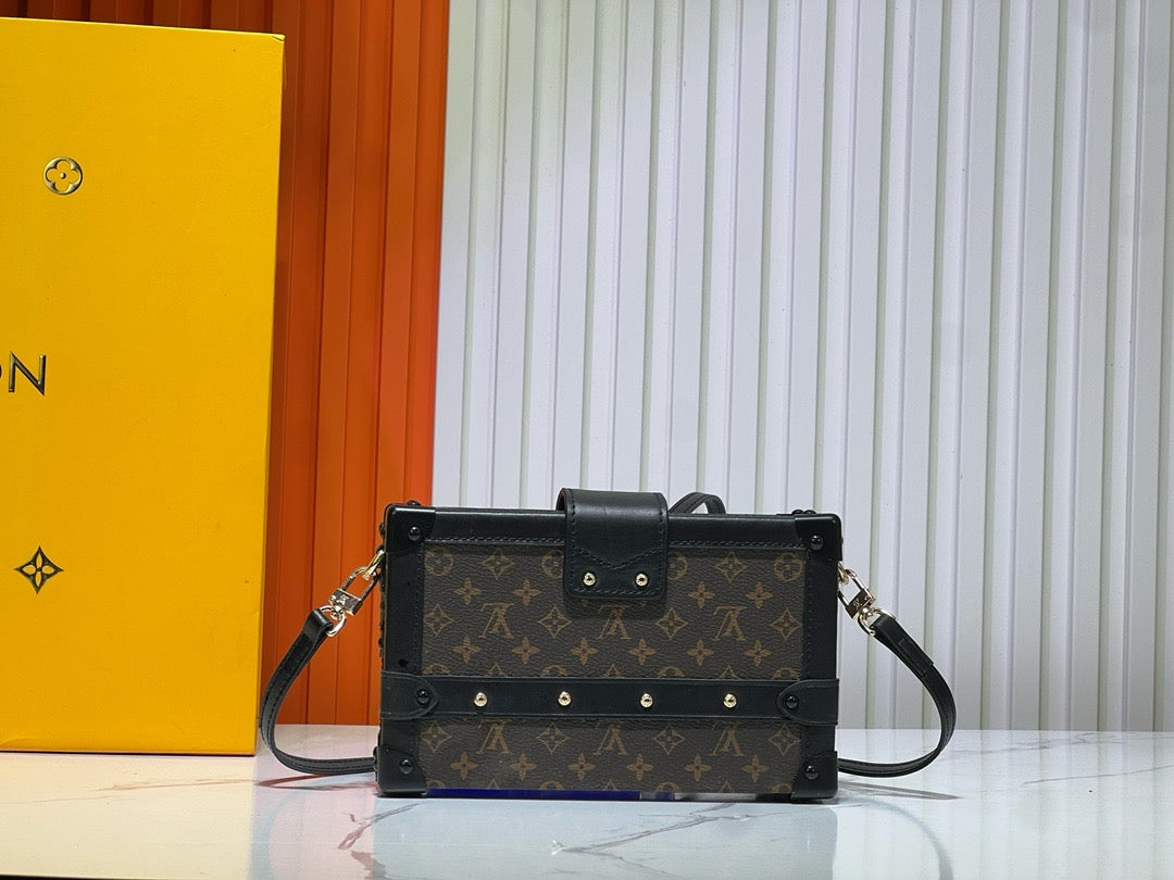 Mono Trunk Crossbody