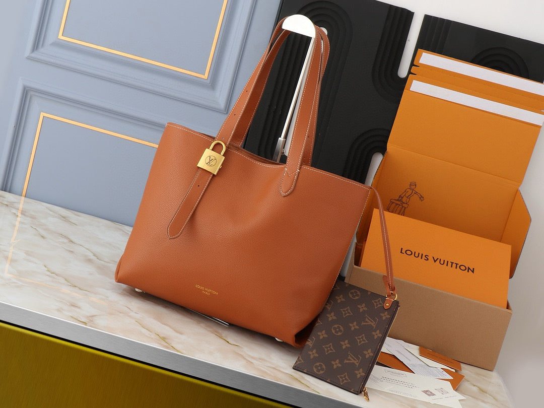 Cognac Lock Tote