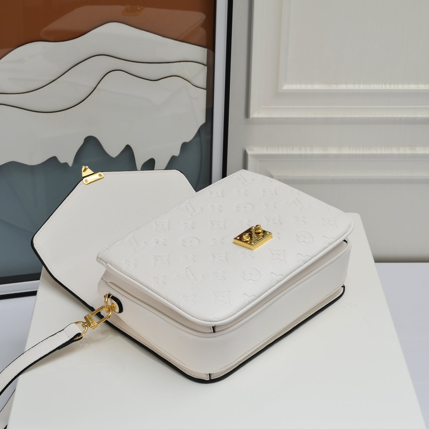 White Pochette