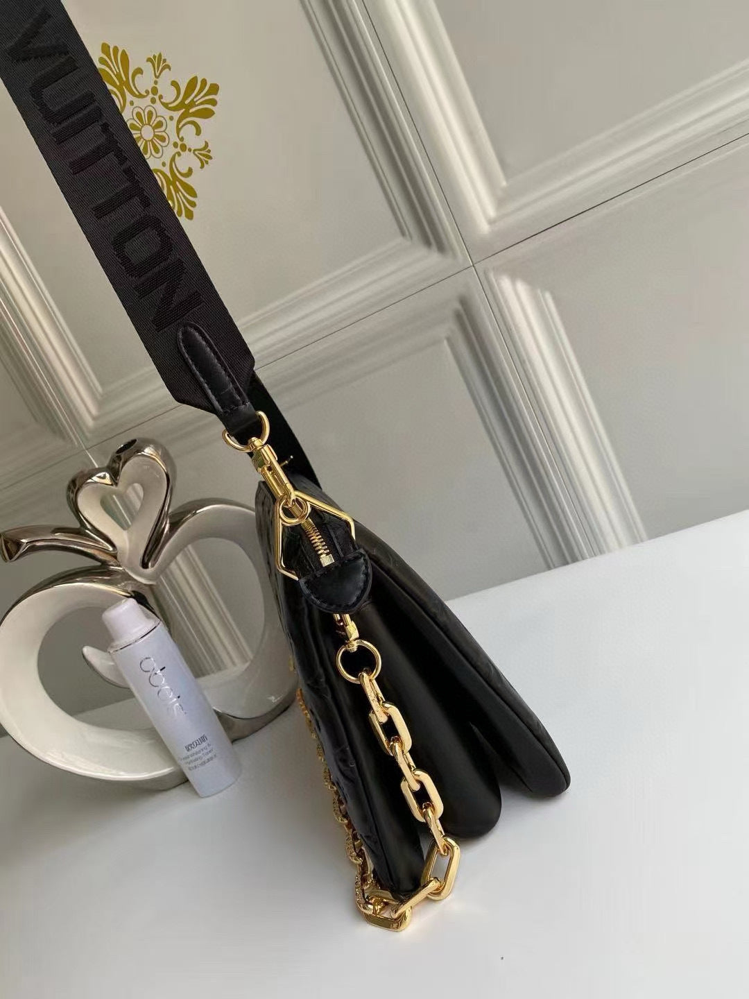 Counter Quality Black Embossed Coussin