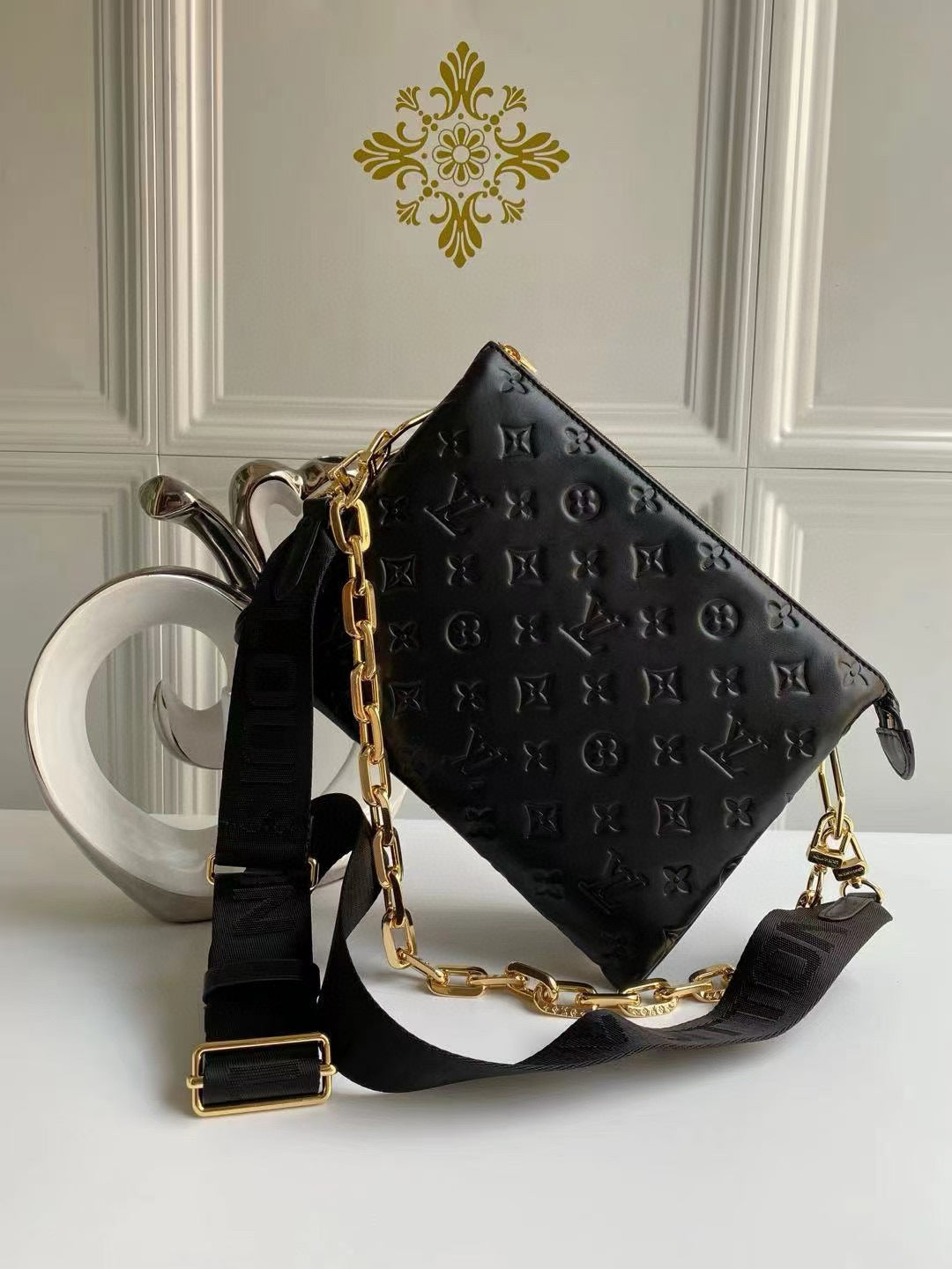 Counter Quality Black Embossed Coussin
