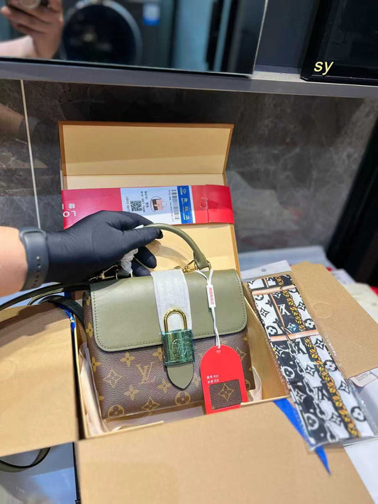 Mono and Hunter Green Purse