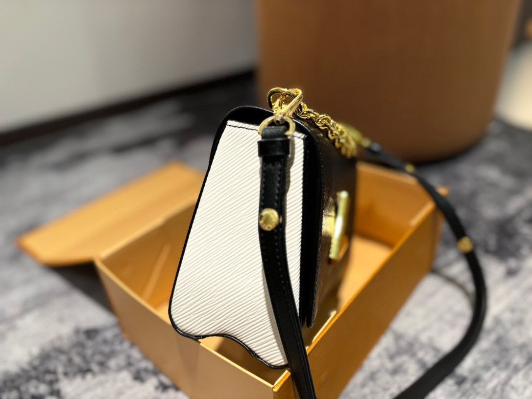 Twist Crossbody