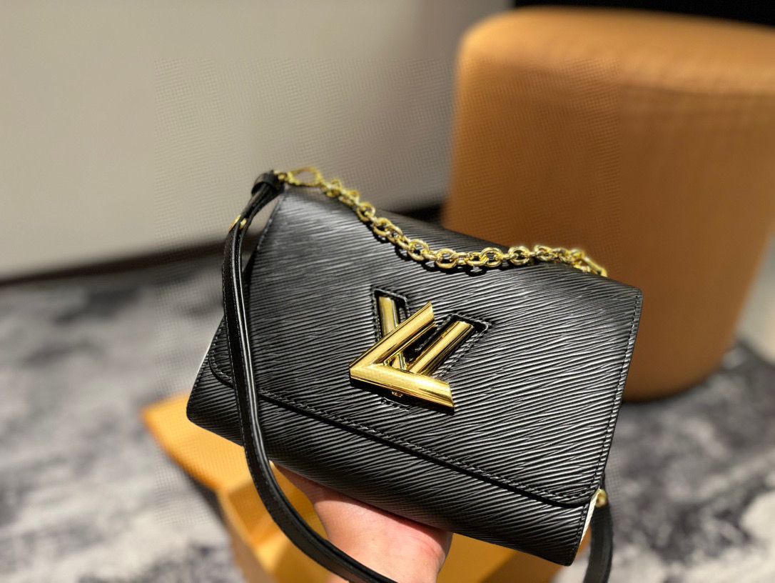 Twist Crossbody