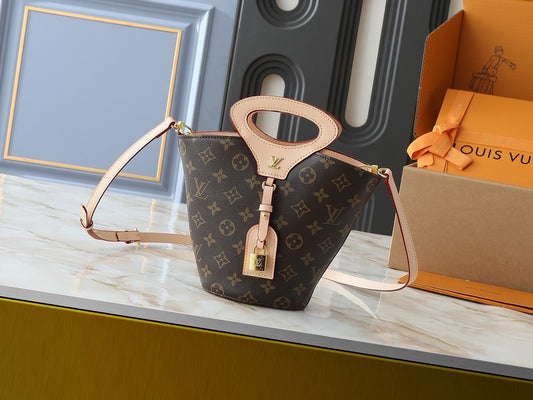 BB Bucket Bag
