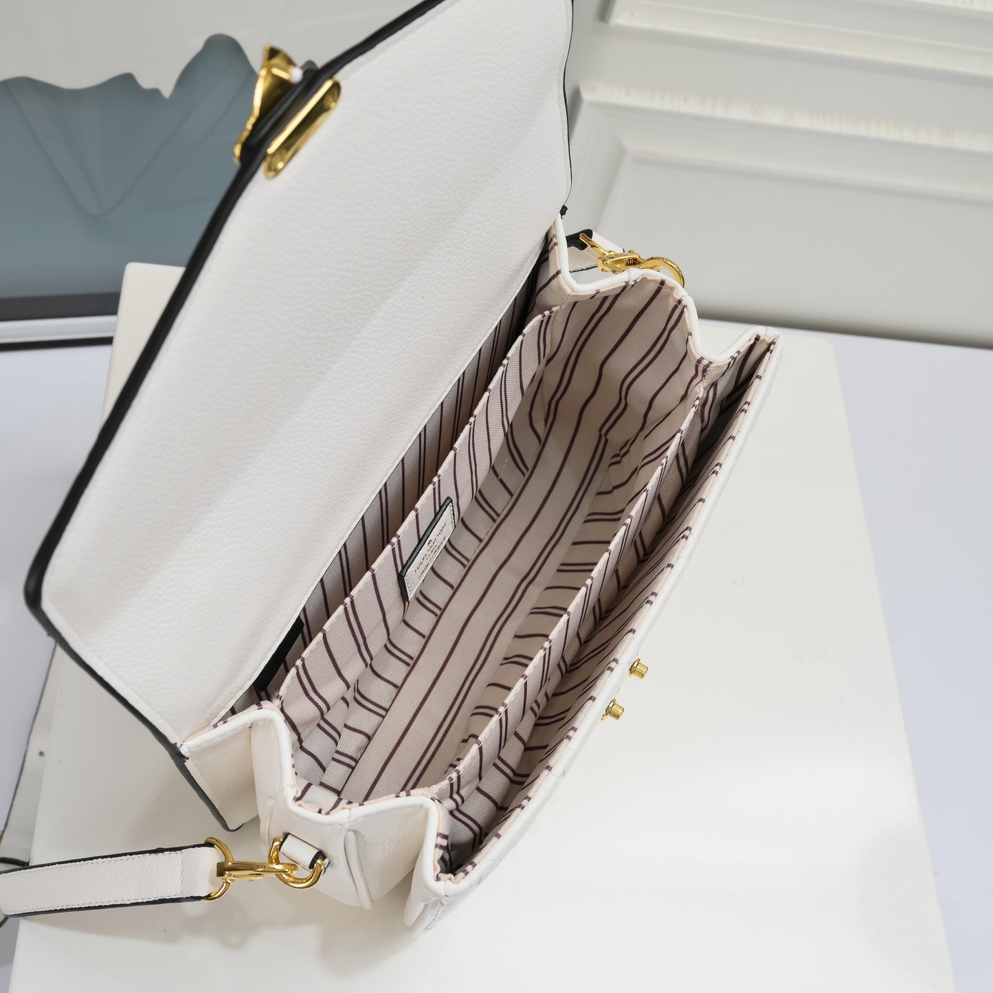 White Pochette