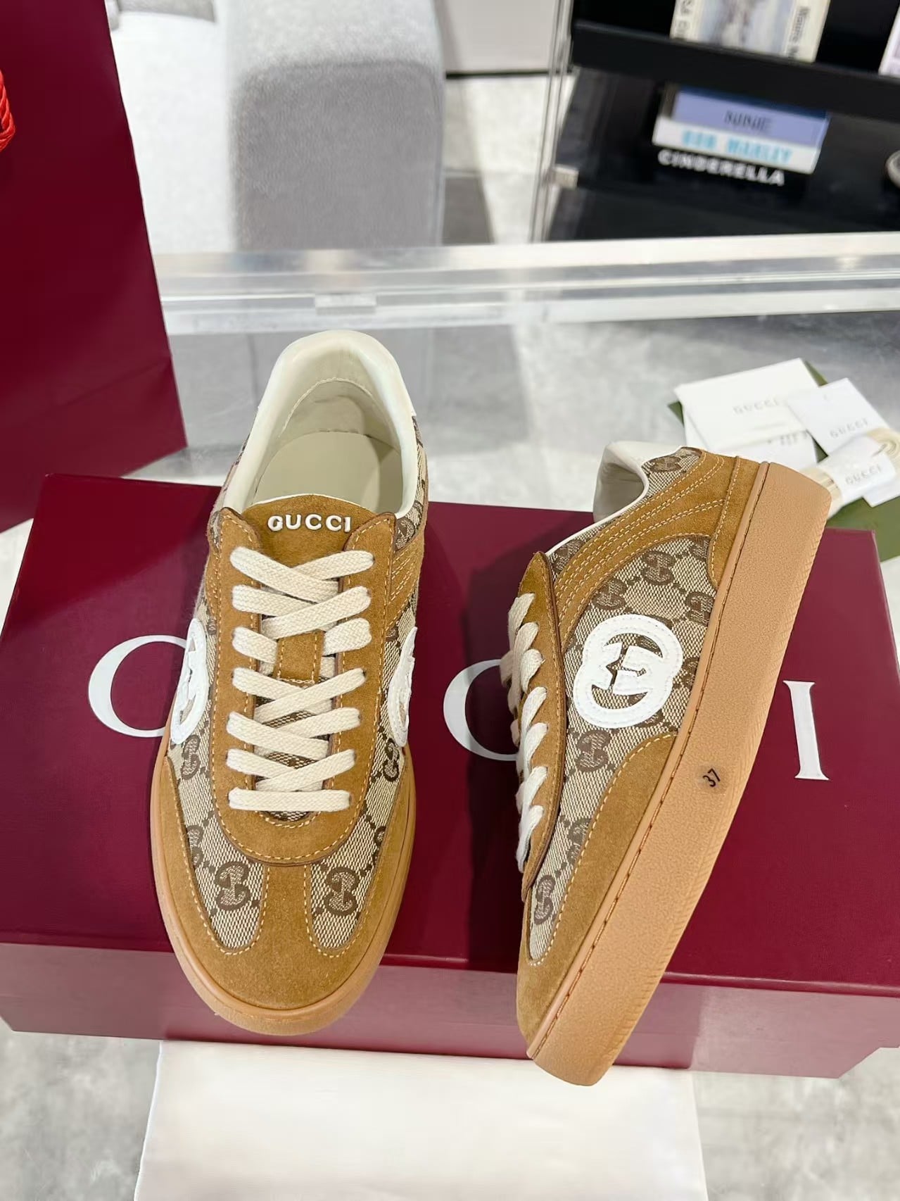 Sneaker