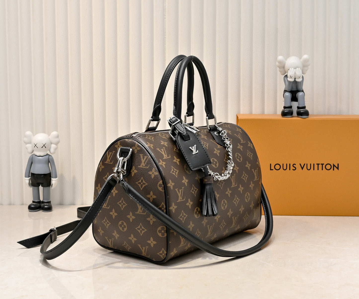 Mono and Black Speedy