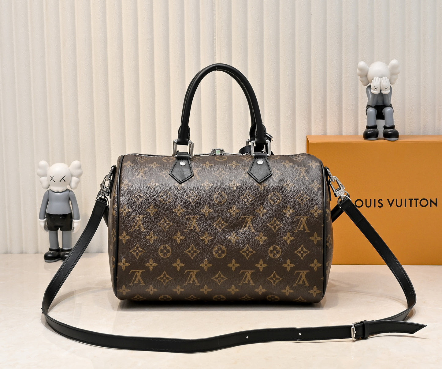 Mono and Black Speedy