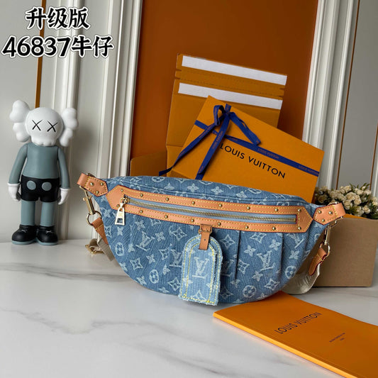 Light Wash Denim Fanny