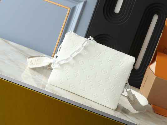 Medium All White Coussin